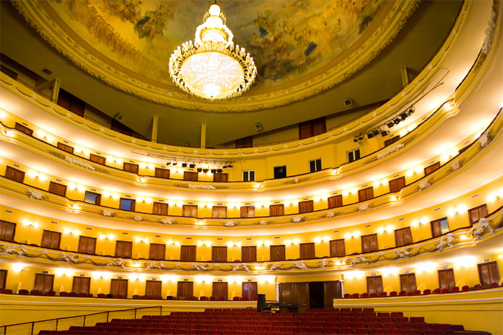 Interior del Teatro José Peón Contreras
