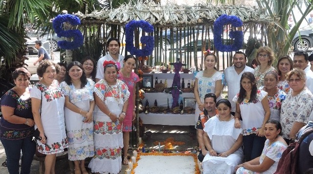 El Gobernador Mauricio Vila Dosal inauguró dicha exposición que contó con la presencia de 61 altares.