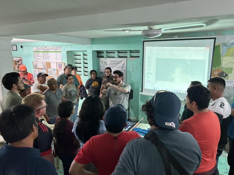 Capacitan a población de Sisal y Hunucmá en protocolos de manejo de cocodrilos