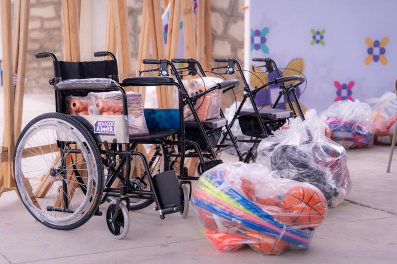 DIF Yucatán fortalece el tejido comunitario en San Felipe con apoyos deportivos y de movilidad