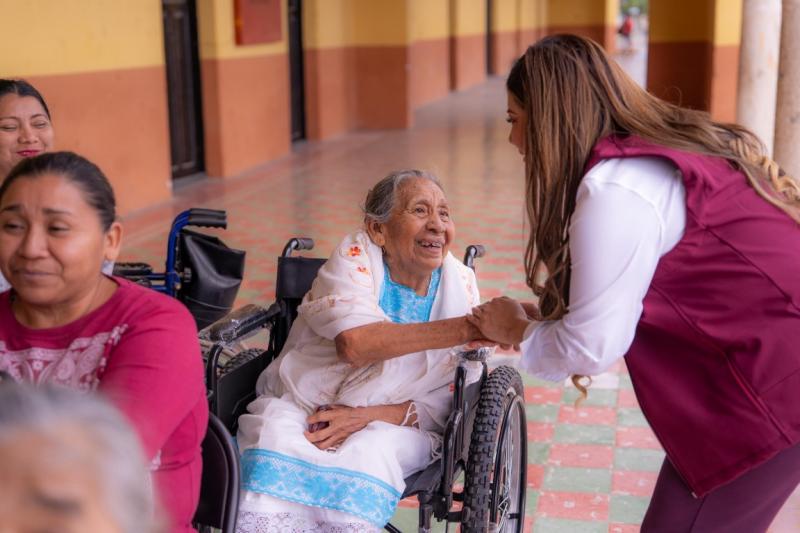 DIF Yucatán y Beneficencia Pública suman esfuerzos para apoyar la movilidad a más de 100 familias