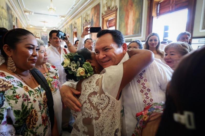 Presentan libro sobre el bordado maya de Yucatán como patrimonio vivo