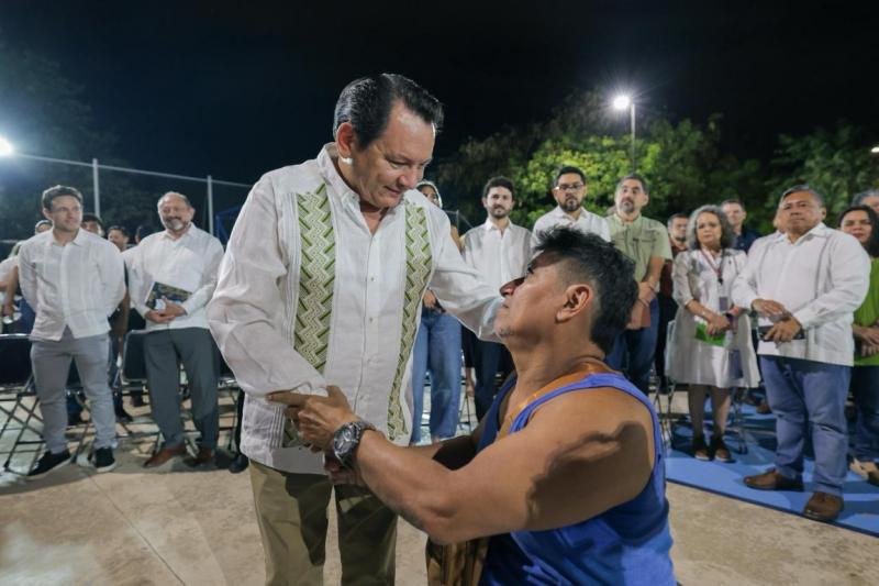En Diálogos con el Pueblo atienden necesidades del poniente de Mérida
