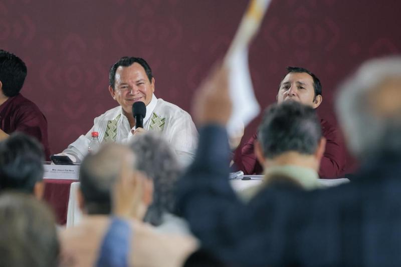 En Diálogos con el Pueblo atienden necesidades del poniente de Mérida