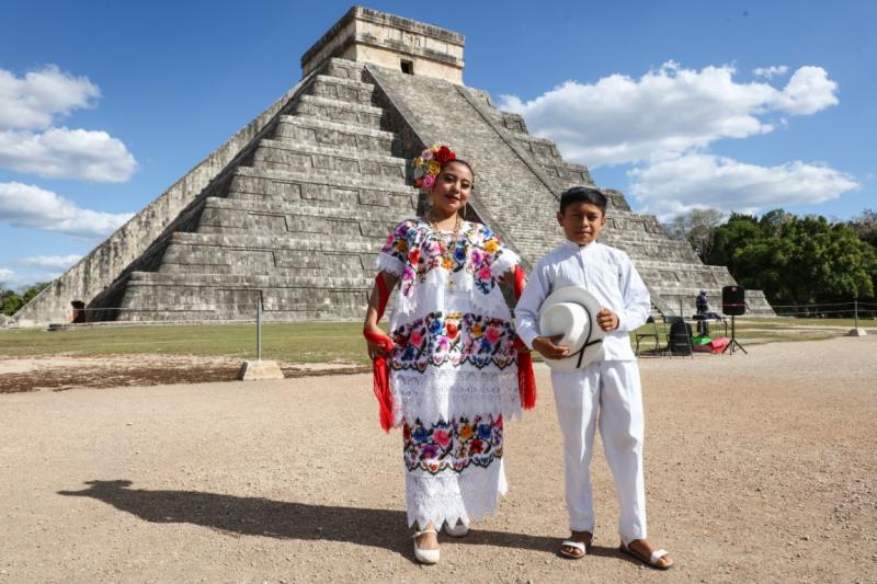 Más de 15 mil visitantes presencian descenso de Kukulcán en Chichén Itzá