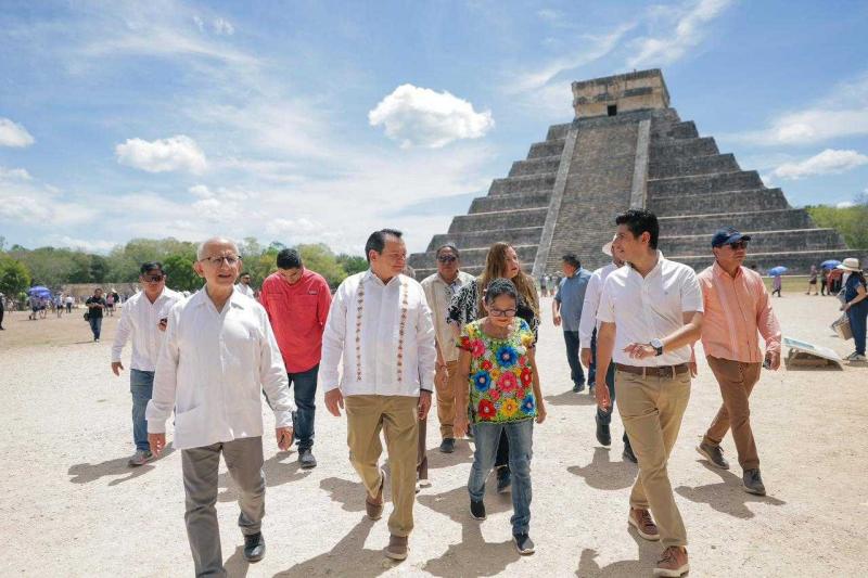 Impulsan mejores condiciones para artesanas y artesanos en Chichén Itzá