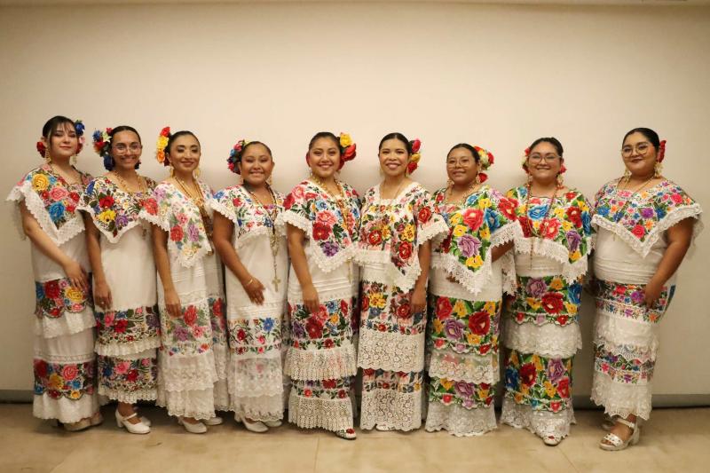 Reafirma su respaldo al talento de las mujeres en la jarana yucateca