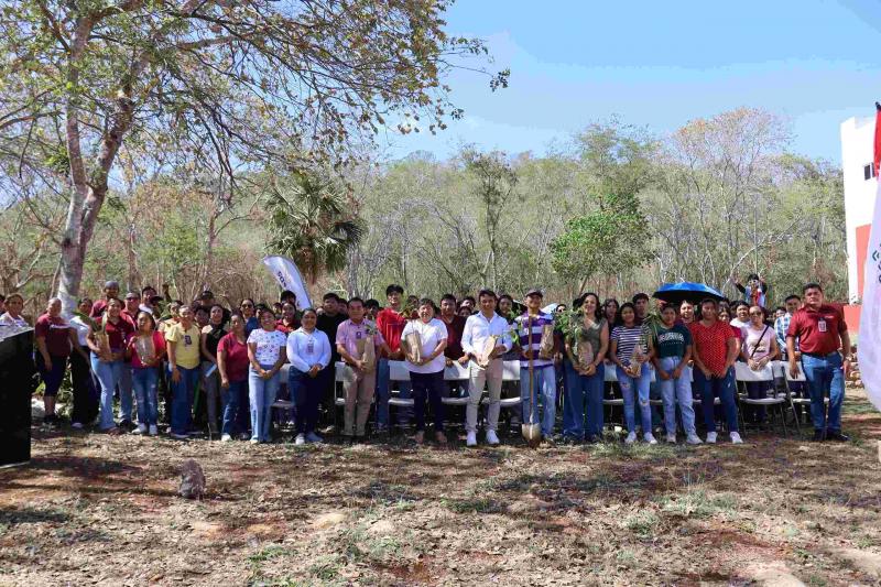Reverdece la UTP con el programa "Renacimiento Verde en tu Escuela"