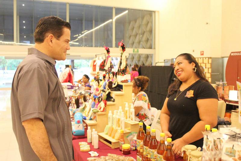 Bazar Artesanal del IYEM logra ventas históricas para artesanas, artesanos y emprendedores yucatecos