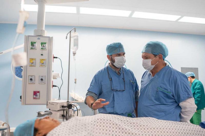 Avanza transformación de la salud en Yucatán con primera cirugía robótica en el estado