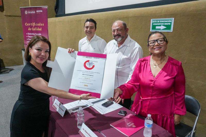 Yucatán reconoce a empresas y proyectos comunitarios por calidad turística