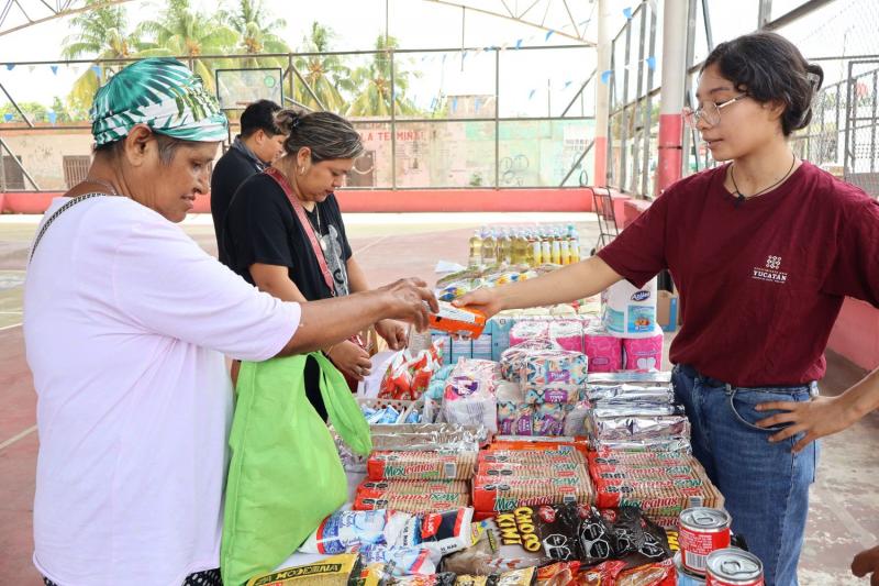 Mercado Circular y limpieza de playa promueven participación ciudadana en Celestún