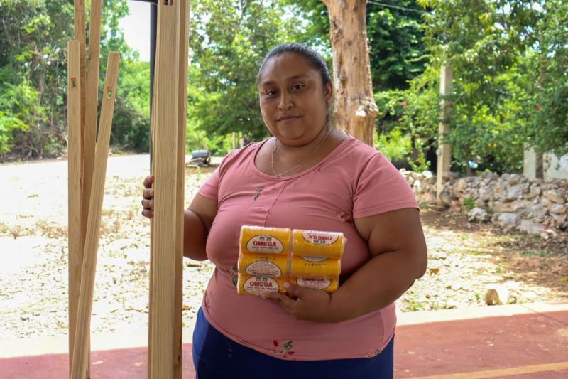 DIF Yucatán entrega proyectos productivos y de primeros auxilios a familias de Tixméhuac