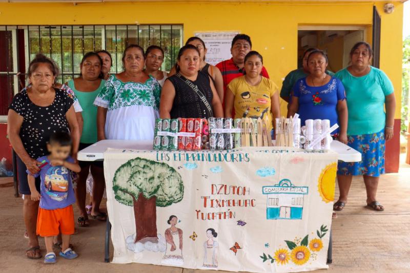 DIF Yucatán entrega proyectos productivos y de primeros auxilios a familias de Tixméhuac