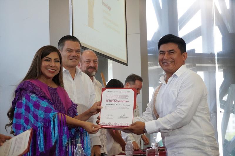 Reconocen talento y tradición de artesanas y artesanos de Yucatán
