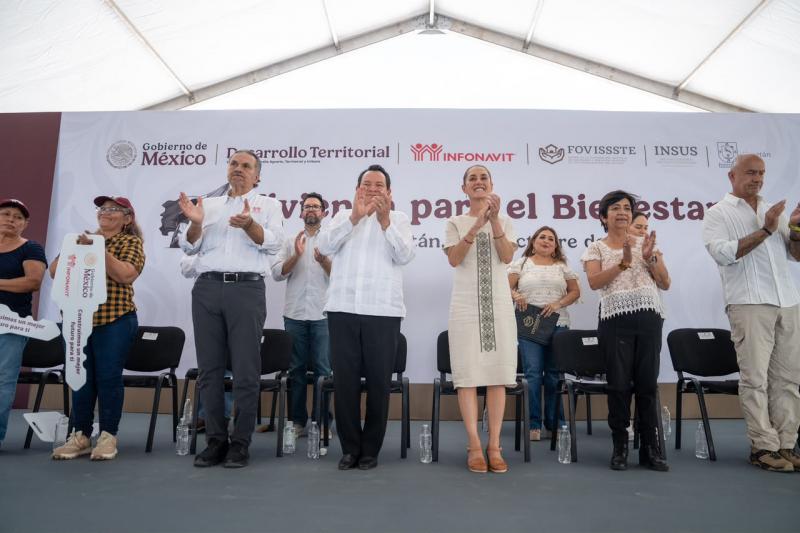 Guadalupe no alcanzaba el puntaje del Infonavit; hoy la Presidenta le entregó las llaves de su casa: 432 viviendas en Umán