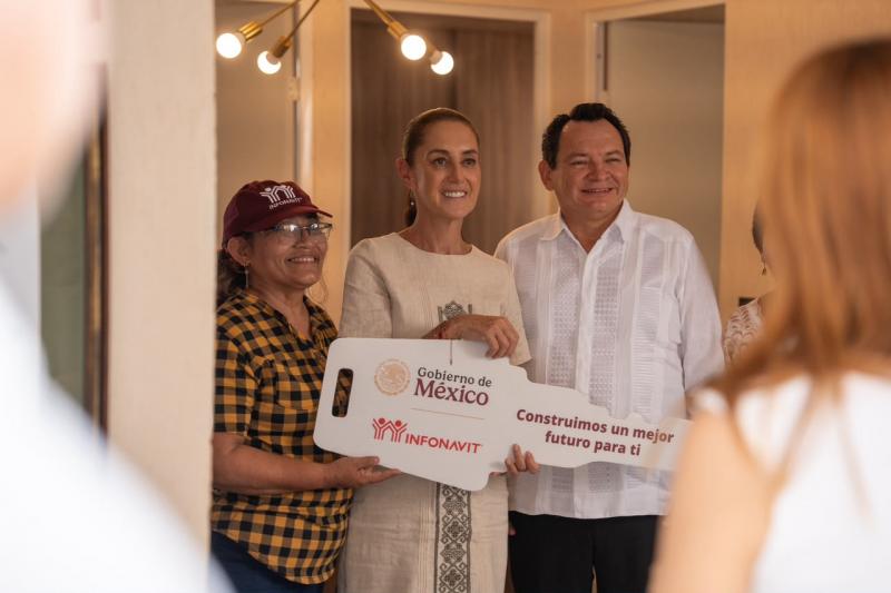 Guadalupe no alcanzaba el puntaje del Infonavit; hoy la Presidenta le entregó las llaves de su casa: 432 viviendas en Umán