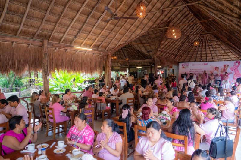 DIF Yucatán entrega prótesis mamarias a mujeres del oriente del estado