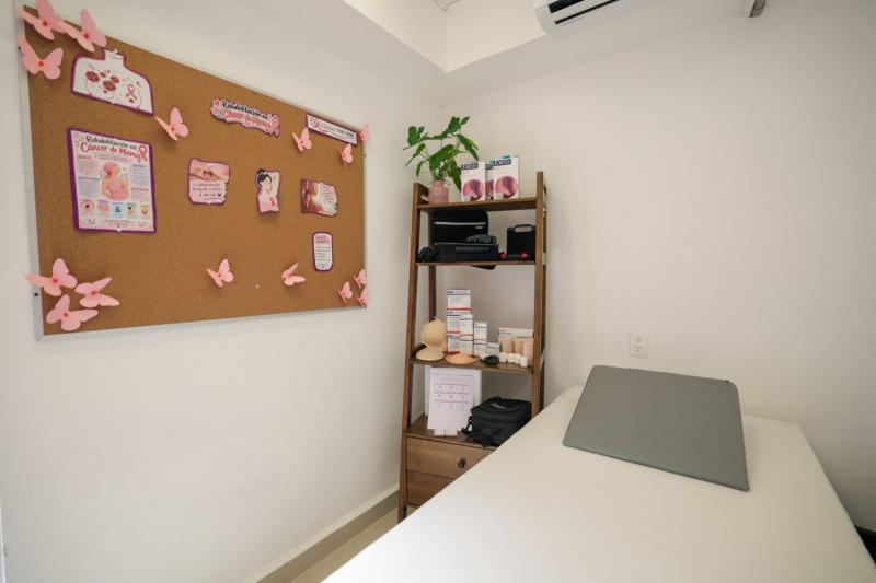 María de los Ángeles venció el cáncer de mama y sabe lo que cuesta recuperarse: el DIF abre el primer Cuarto Rosa de Yucatán para rehabilitar a mujeres después del tratamiento