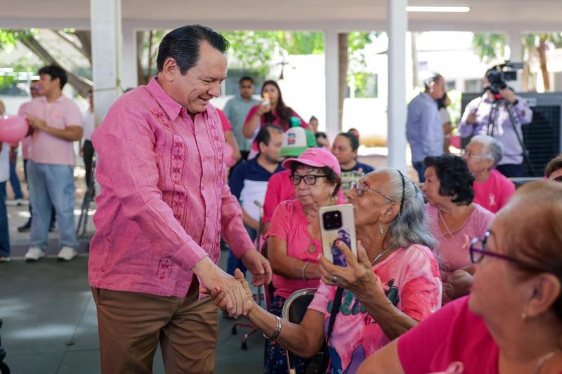 María de los Ángeles venció el cáncer de mama y sabe lo que cuesta recuperarse: el DIF abre el primer Cuarto Rosa de Yucatán para rehabilitar a mujeres después del tratamiento