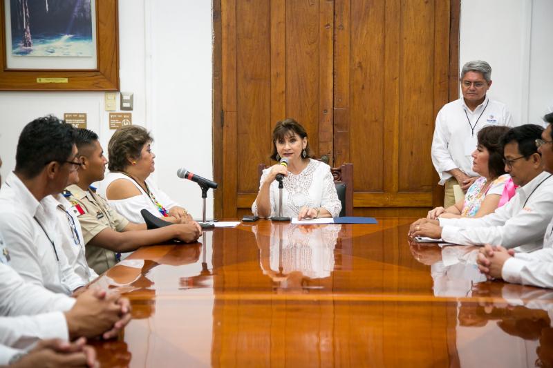 Gallardía y disciplina de contingentes, en desfile del 209 aniversario de la Independencia de México