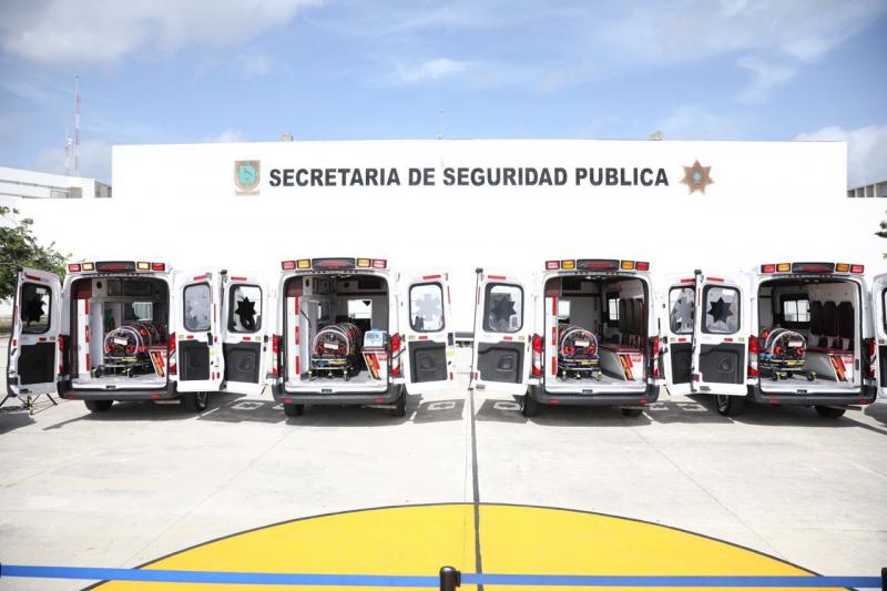El Gobernador Mauricio Vila Dosal entrega 12 nuevas y equipadas ambulancias a la SSP para el traslado de pacientes con Coronavirus de todo el estado
