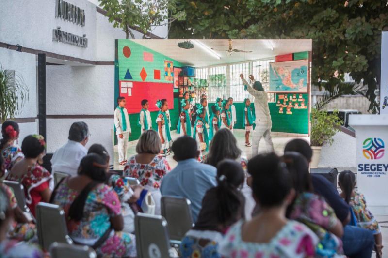 Mensajes de alegría y esperanza, en demostración de villancicos en lengua maya