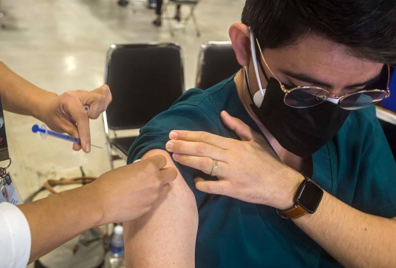 Exitosa jornada de vacunación de personal educativo en Yucatán