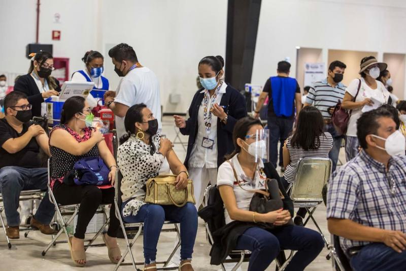Exitosa jornada de vacunación de personal educativo en Yucatán