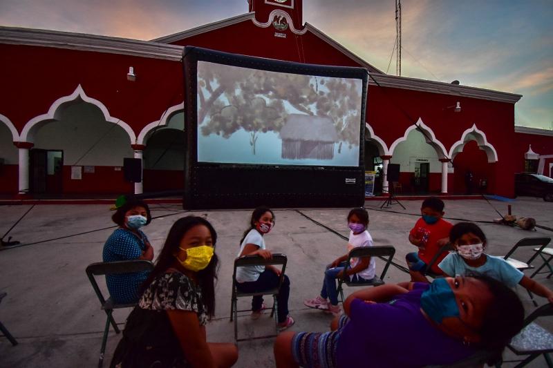 Gigante Cinema de Sedeculta acerca el séptimo arte a comunidades mayas