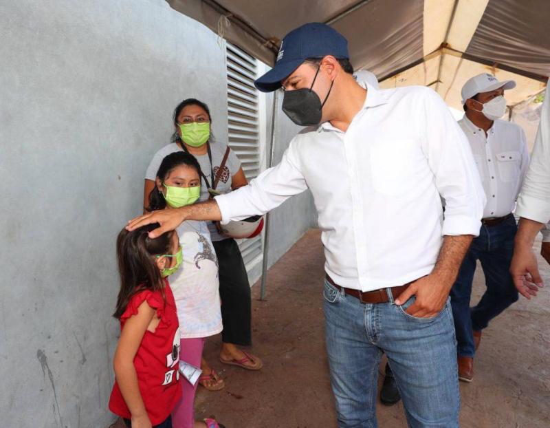 Supervisa el Gobernador Mauricio Vila Dosal el operativo de vacunación para niñas y niños de 5 a 11 años en Ticul
