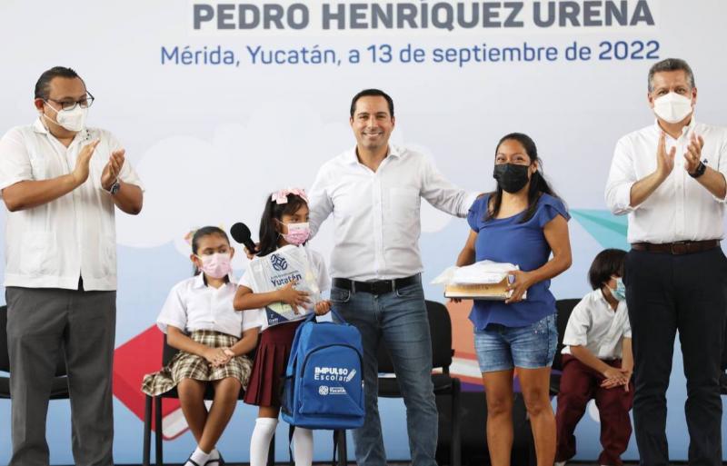 Con uniformes, útiles escolares y mejoras a los planteles educativos, el Gobernador Mauricio Vila Dosal transforma la educación en favor de las niñas y los niños de Yucatán