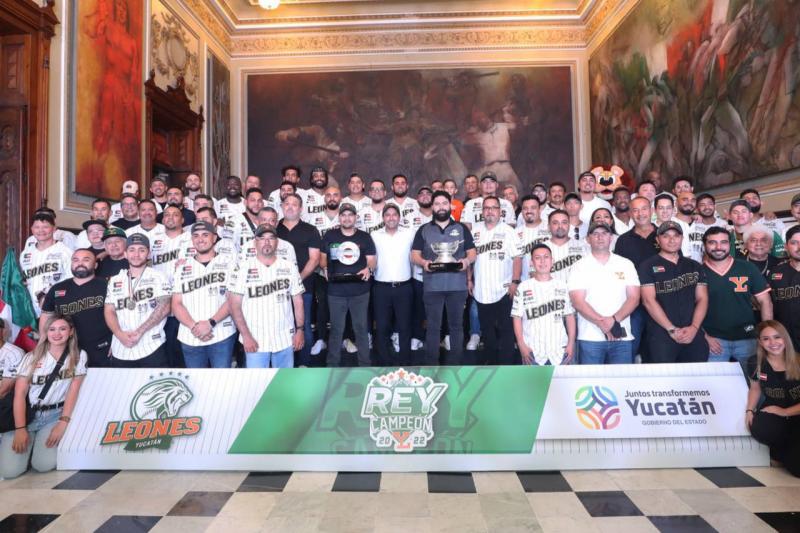 El Gobernador Mauricio Vila Dosal recibe la visita de los Leones de Yucatán, campeones de la Serie del Rey de la Liga Mexicana de Béisbol