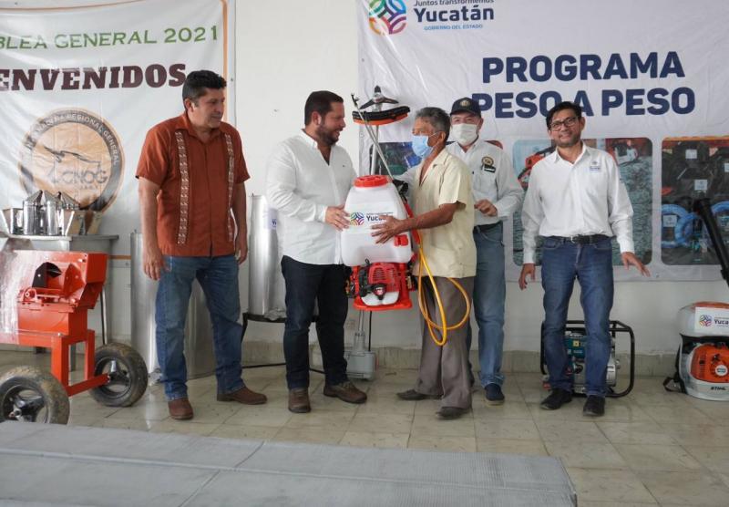 Ganaderos reciben insumos y equipos de trabajo del Gobernador Mauricio Vila, a través de Peso a Peso