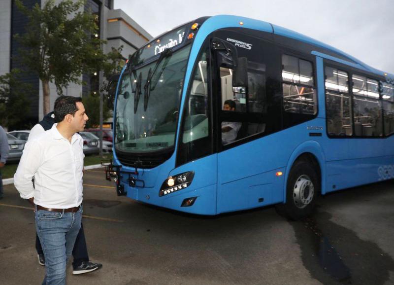 Supervisa el Gobernador Mauricio Vila Dosal nuevas unidades que estarán llegando a Yucatán como parte de la Estrategia Integral del Sistema de Transporte Público Va y Ven