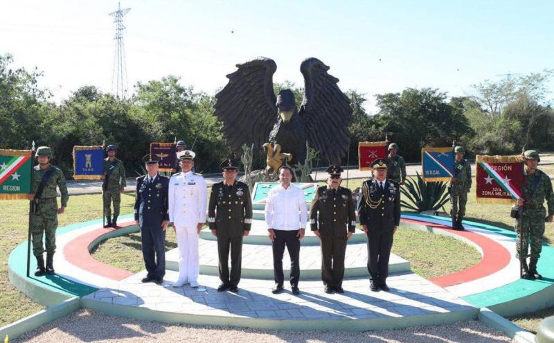 El Gobernador Mauricio Vila Dosal asiste a la ceremonia de cambio de mando de la 32 Zona Militar