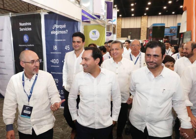 Inaugura el Gobernador Mauricio Vila Dosal la primera Cumbre Empresarial de Líderes del Comercio