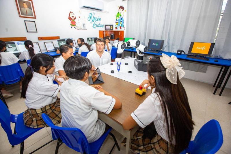 El Gobernador Mauricio Vila Dosal impulsa educación tecnológica de vanguardia para niños y jóvenes de Yucatán