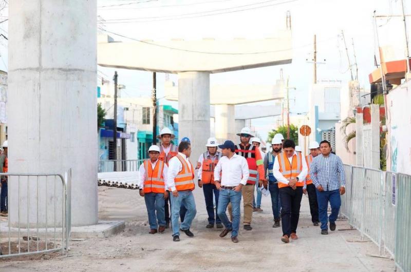 Supervisa el Gobernador Mauricio Vila Dosal las labores de construcción del viaducto elevado