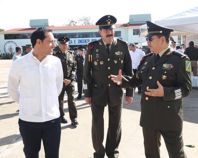 El Gobernador Mauricio Vila Dosal asiste a ceremonia de cambio de mando en la X Región Militar