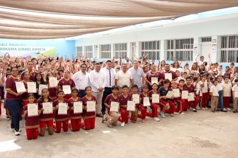 Reconocen a estudiantes que compitieron en Torneo Nacional de Futbol ...