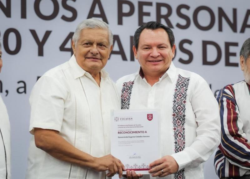Yucatán amplía aguinaldo a docentes de nivel medio superior