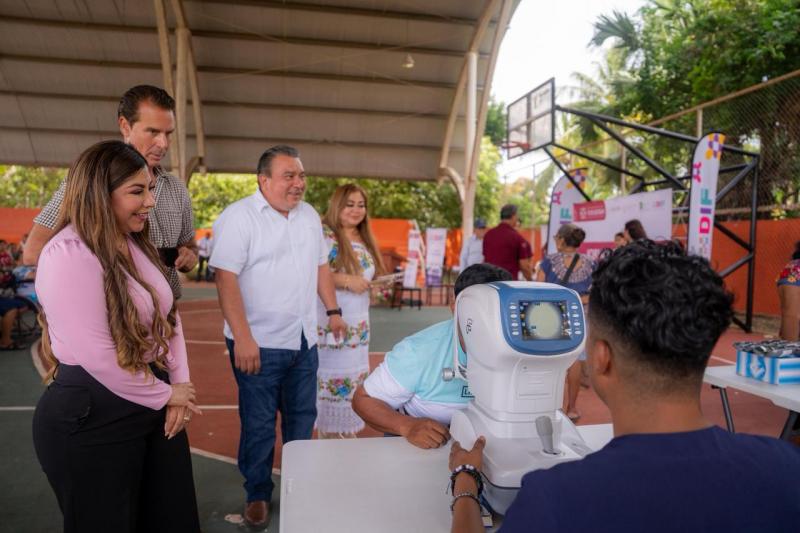 DIF Yucatán y la Beneficencia Pública inician entrega de lentes de armazón en apoyo a personas en situación de vulnerabilidad