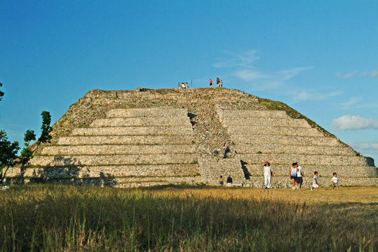 Piramide de Kinich Kakmó