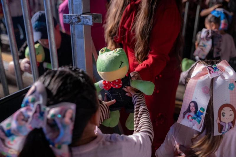 Niñas y niños de Casa Otoch viven una noche inolvidable en el concierto de Lara Campos