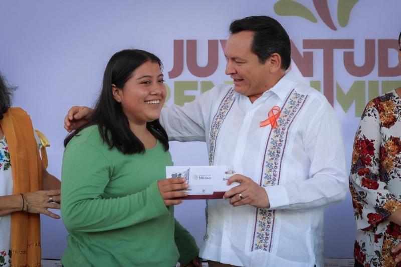 Becas Juventudes Renacimiento llegan a estudiantes de la UTM