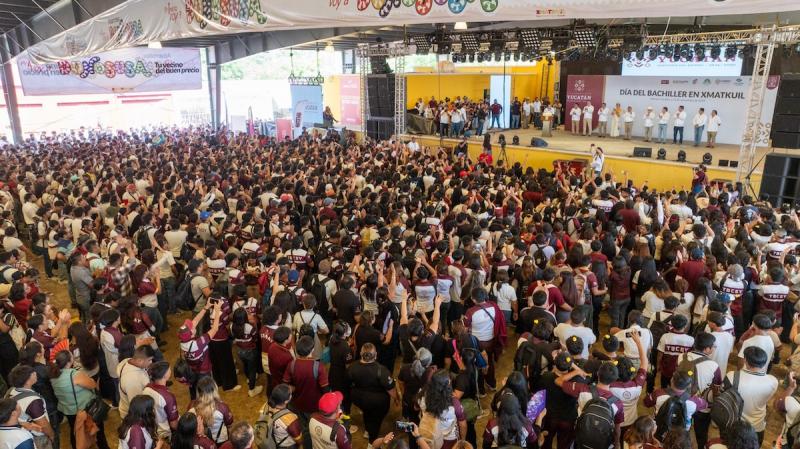 Miles de jóvenes disfrutan del Día del Bachiller en la Feria Xmatkuil