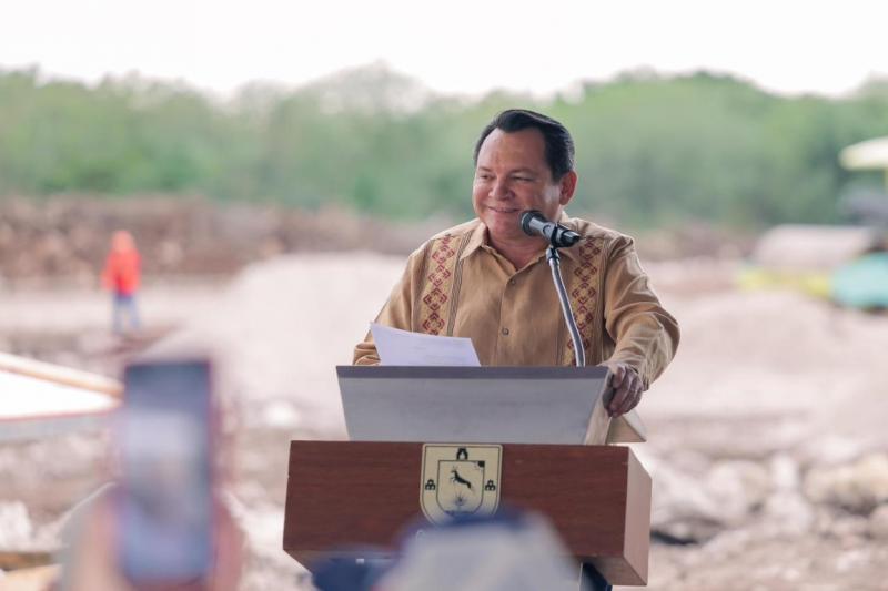 Gobierno del Renacimiento Maya construye campo de fútbol para fomentar deporte en Buctzotz