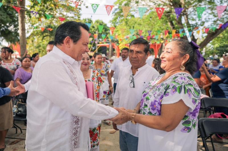 Renace la identidad maya con apoyo a grupos y parteras