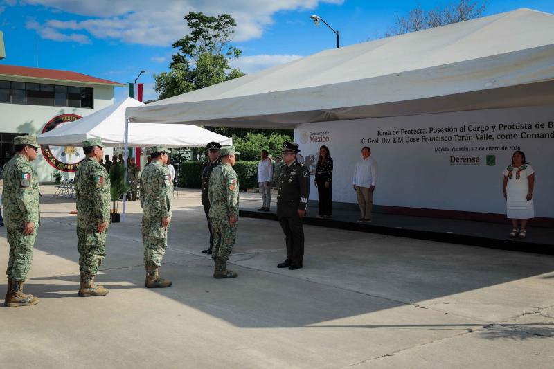 Gobernador Joaquín Díaz Mena asiste a toma de protesta del nuevo comandante de la X Región Militar